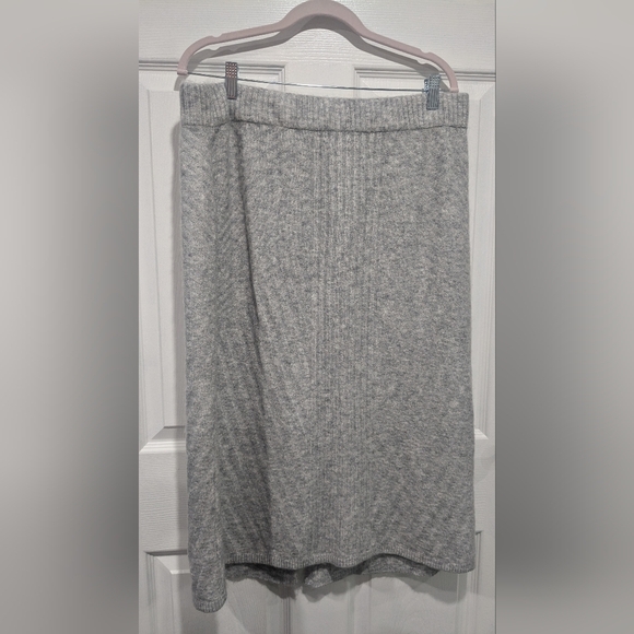 Vera Wang Gray Knit Sweater Skirt - Picture 2 of 5